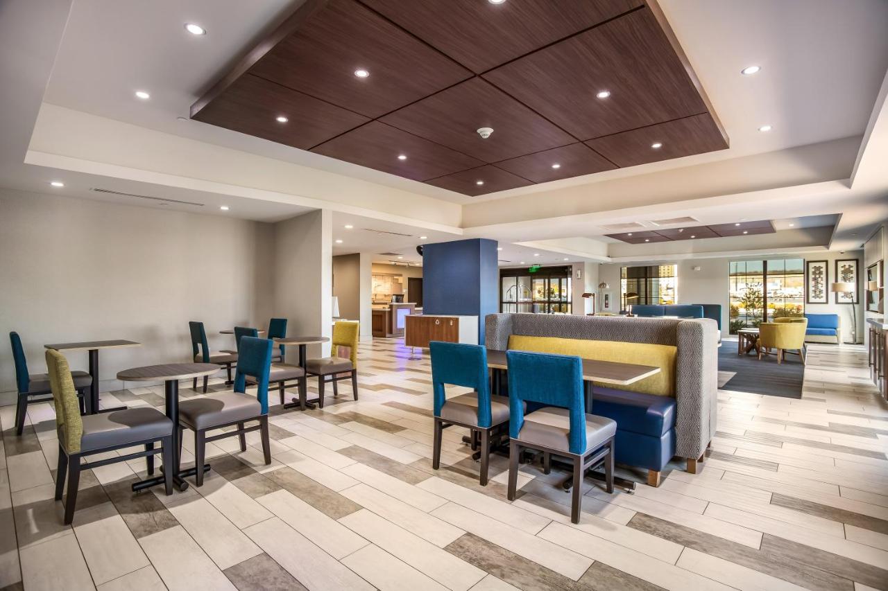 | Holiday Inn Express & Suites Tulsa East - Catoosa, an IHG Hotel