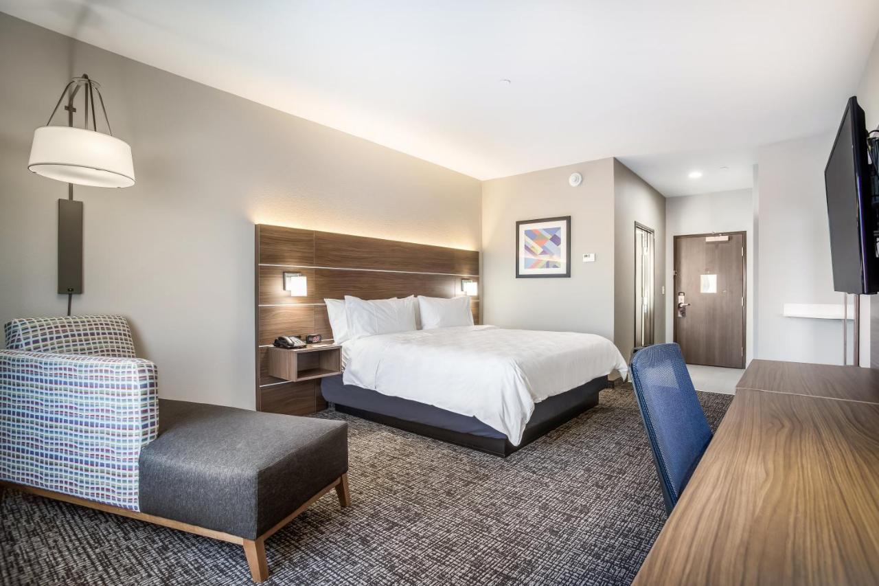 | Holiday Inn Express & Suites Tulsa East - Catoosa, an IHG Hotel