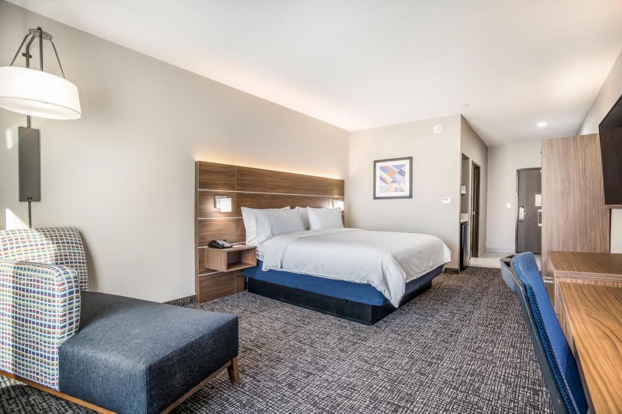 | Holiday Inn Express & Suites Tulsa East - Catoosa, an IHG Hotel