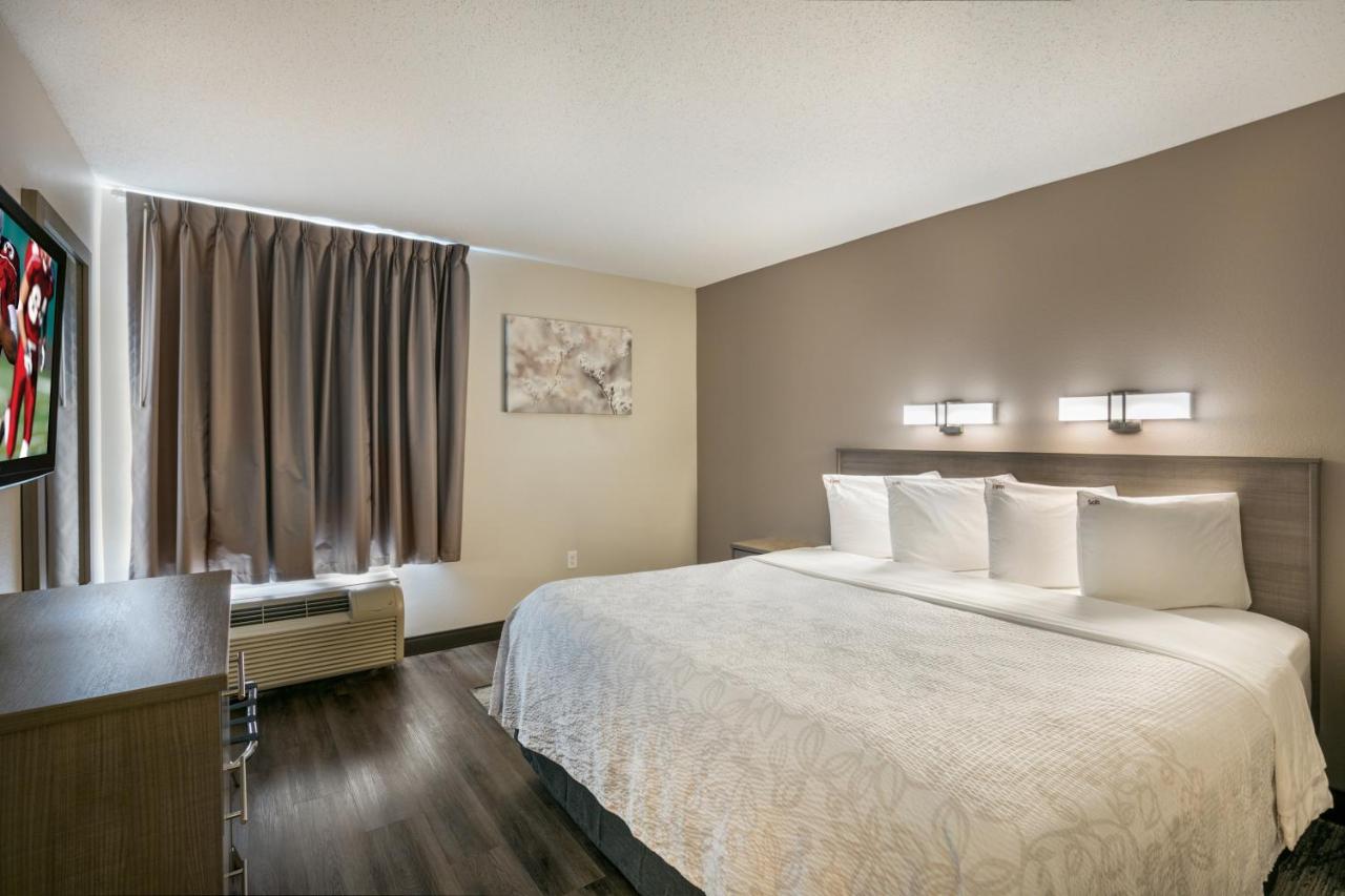 | Red Roof Inn PLUS+ Boston - Logan
