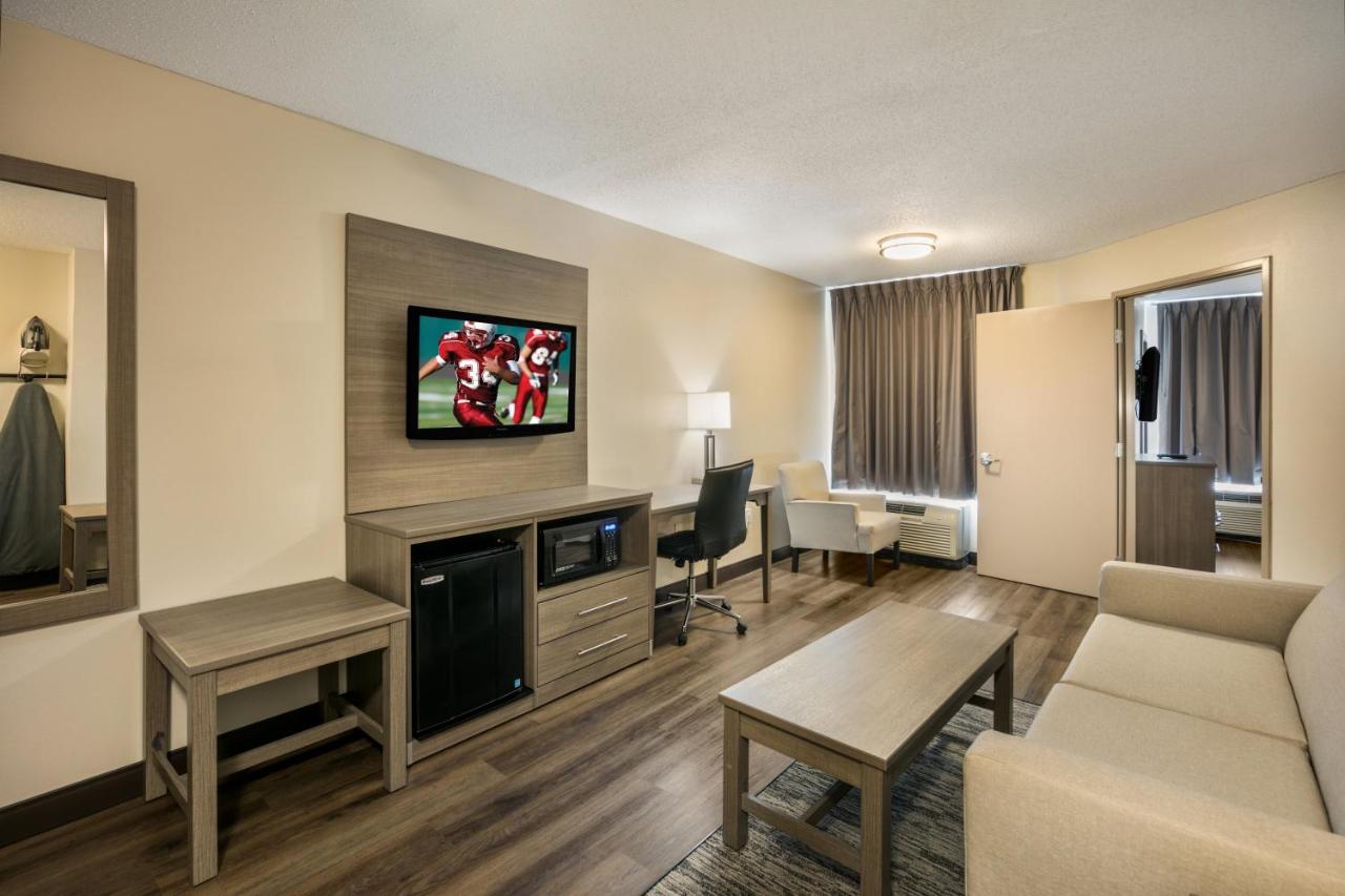 | Red Roof Inn PLUS+ Boston - Logan