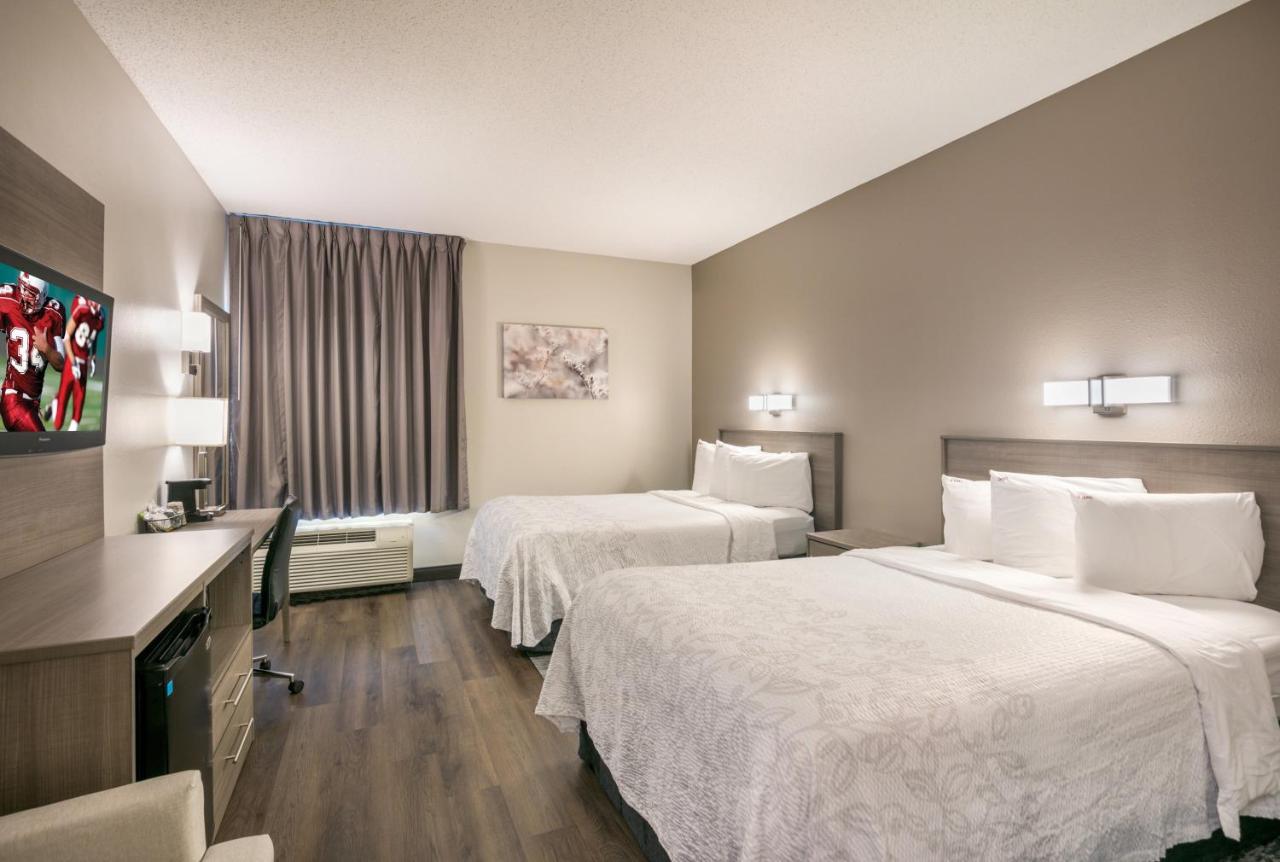 | Red Roof Inn PLUS+ Boston - Logan