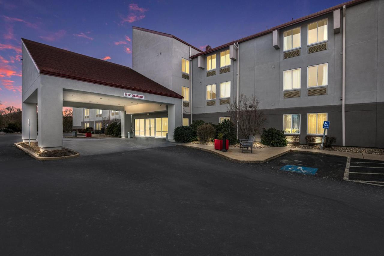 | Red Roof Inn PLUS+ Boston - Logan