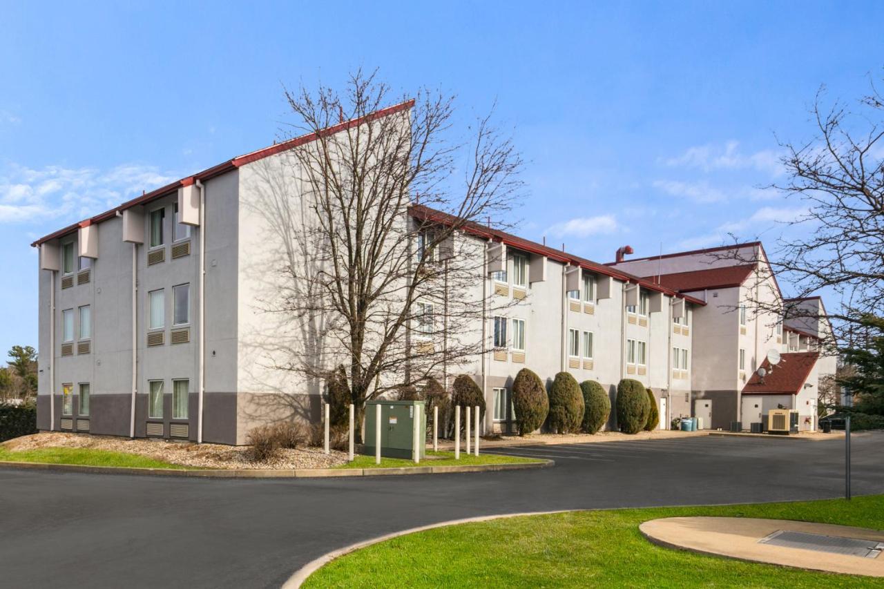 | Red Roof Inn PLUS+ Boston - Logan