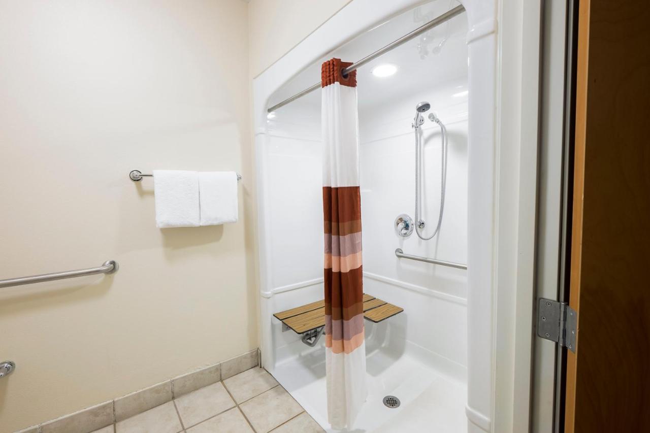 | Red Roof Inn PLUS+ Boston - Logan