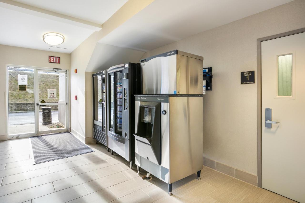 | Red Roof Inn PLUS+ Boston - Logan