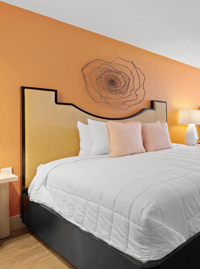 | Bellwether Beach Resort