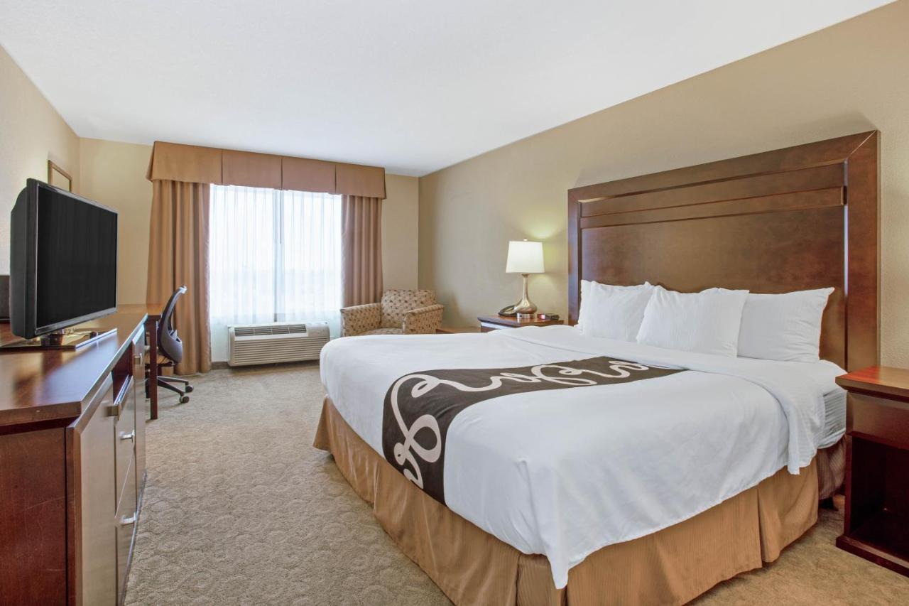 Deluxe King Room at La Quinta Inn & Suites by Wyndham Bismarck