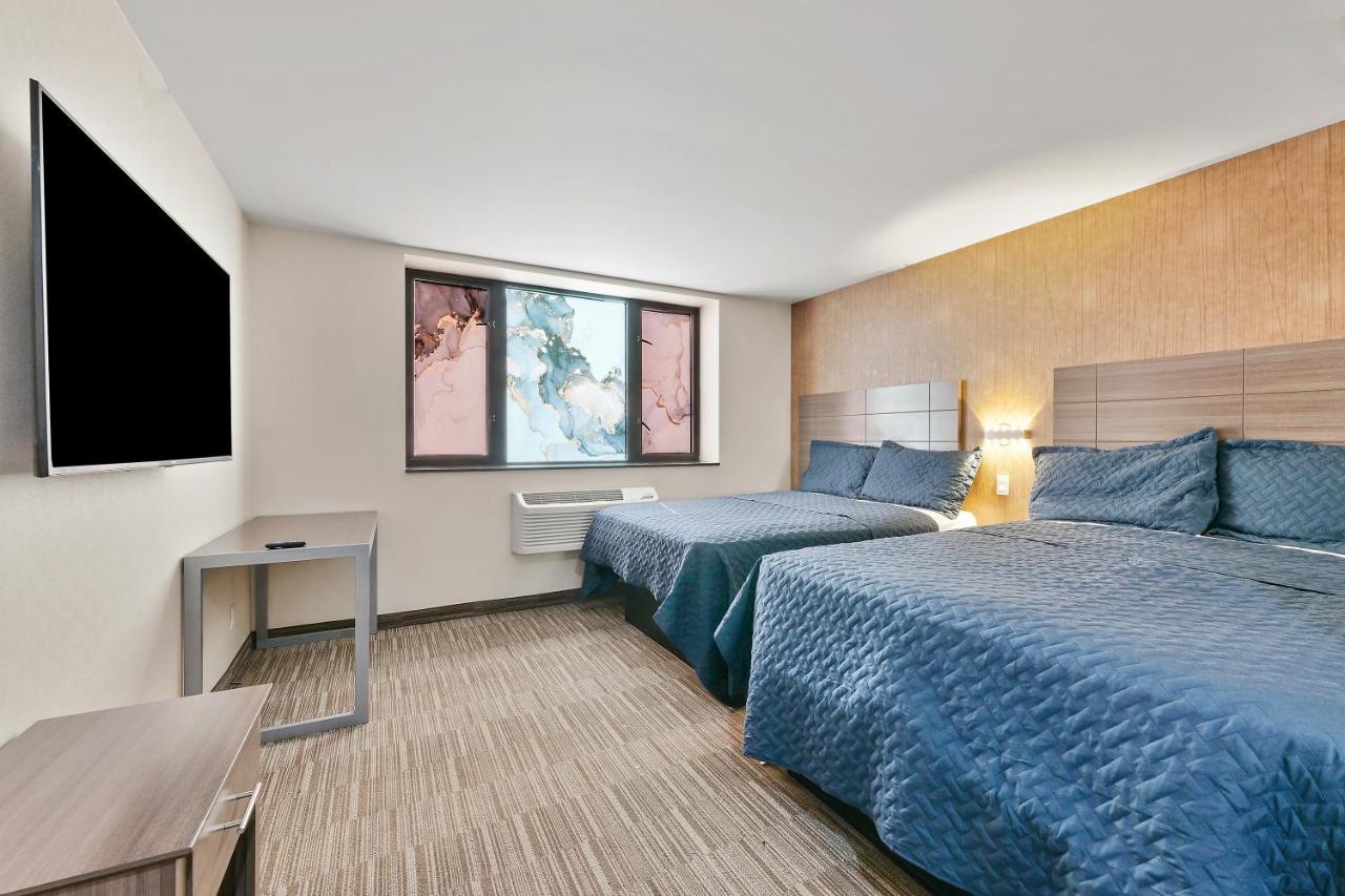 Deluxe Double Room at Casa Blanca Hotel Brooklyn