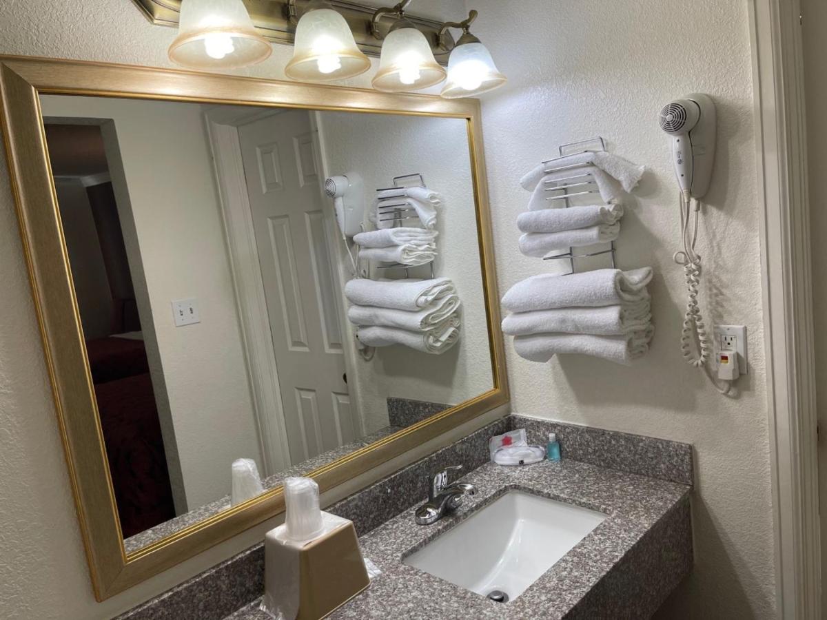 | 1st Interstate Inn