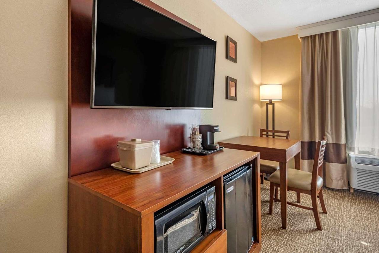 Queen Room with Two Queen Beds - Non-Smoking at Comfort Inn & Suites Triadelphia - Wheeling
