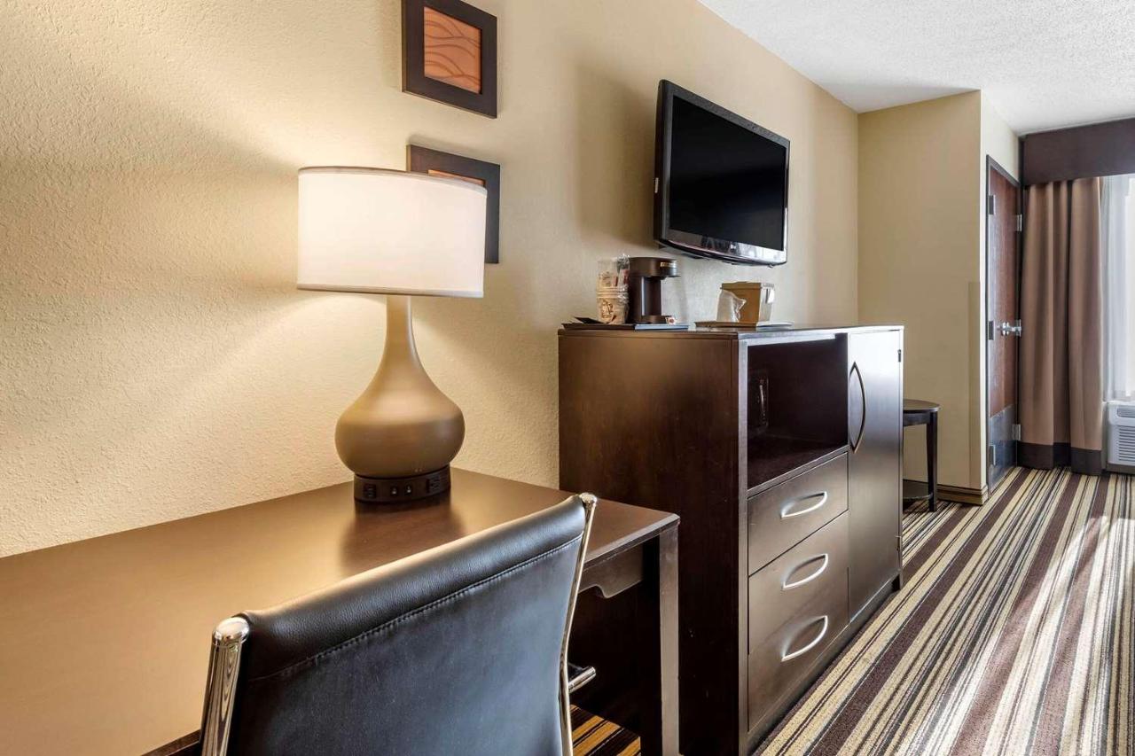 Queen Suite with Two Queen Beds - Non-Smoking at Comfort Inn & Suites Triadelphia - Wheeling