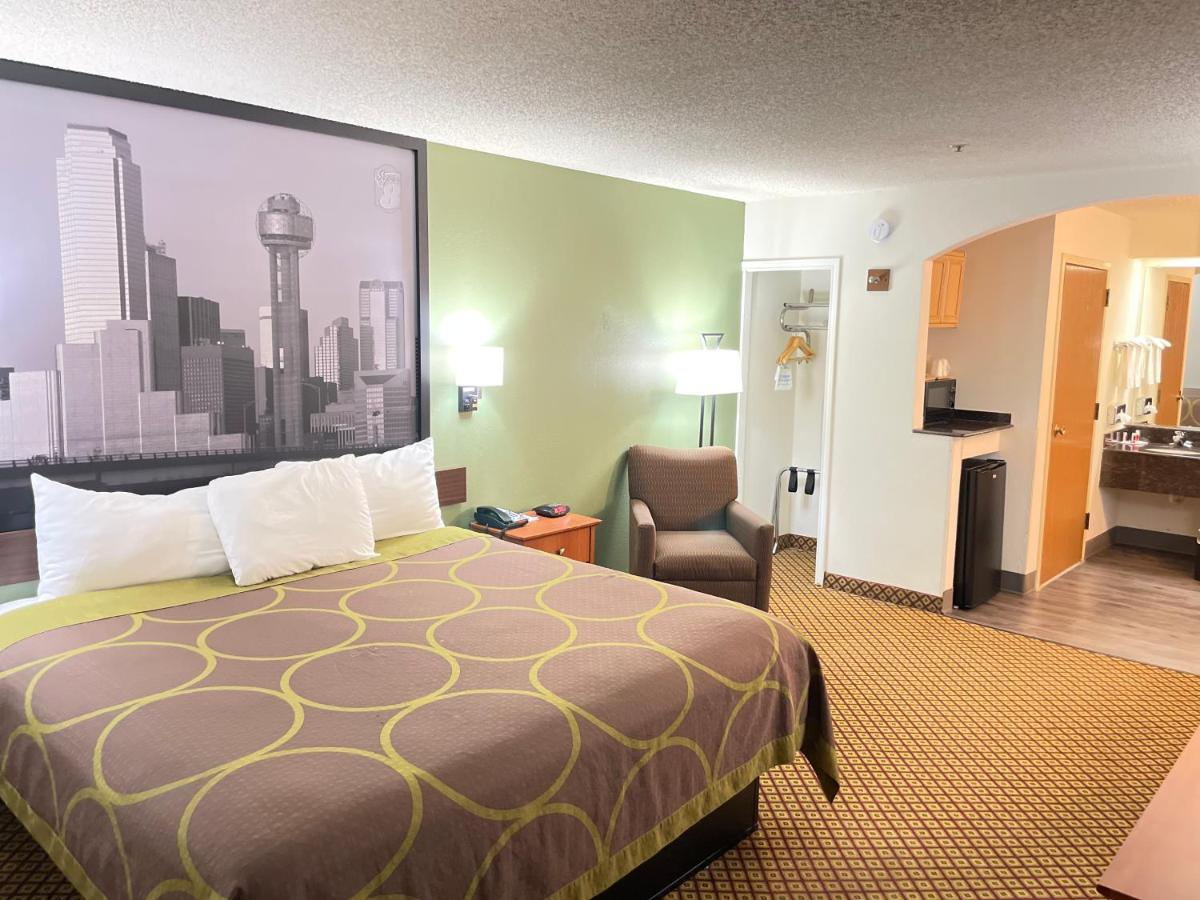 King Room - Smoking at Super 8 by Wyndham Fort Worth Downtown South