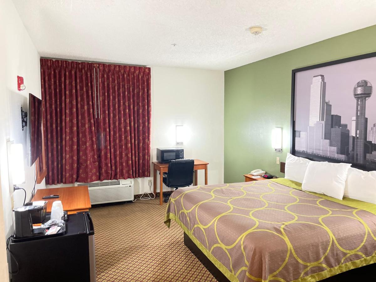 King Room with Roll-In Shower - Mobility/Hearing Accessible - Non-Smoking at Super 8 by Wyndham Fort Worth Downtown South