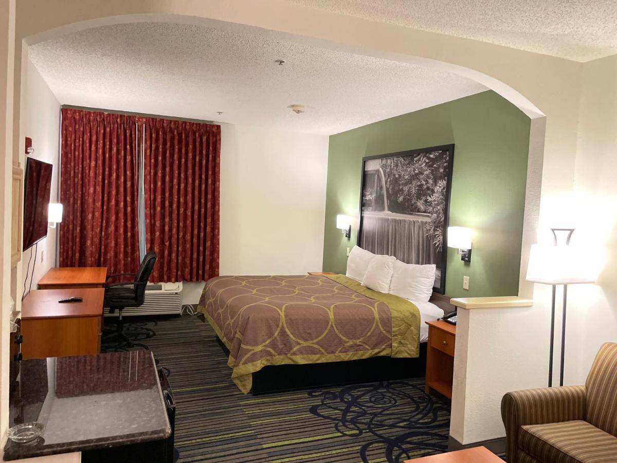 King Studio Suite with Roll-in Shower - Mobility/Hearing Accessible - Non-Smoking at Super 8 by Wyndham Fort Worth Downtown South