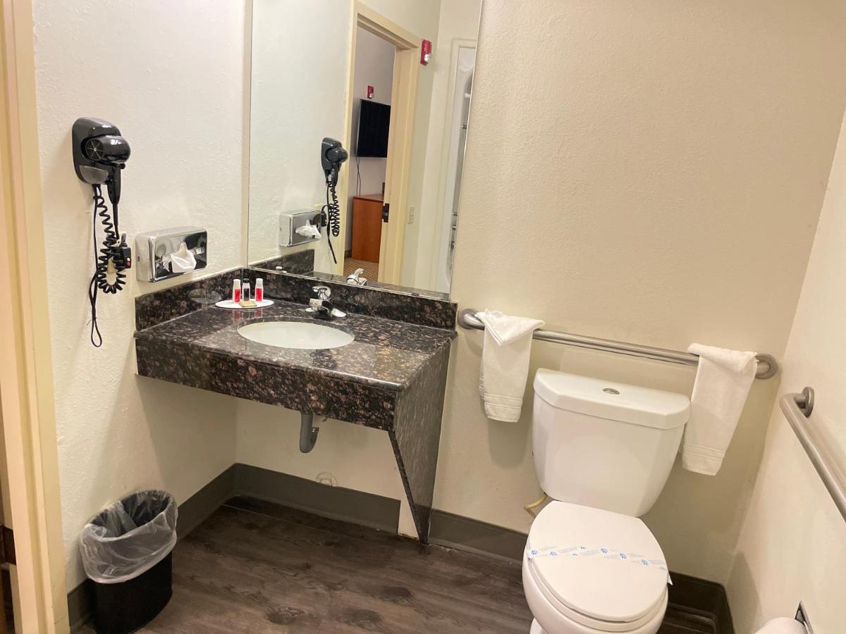King Room with Roll-In Shower - Mobility/Hearing Accessible - Non-Smoking at Super 8 by Wyndham Fort Worth Downtown South