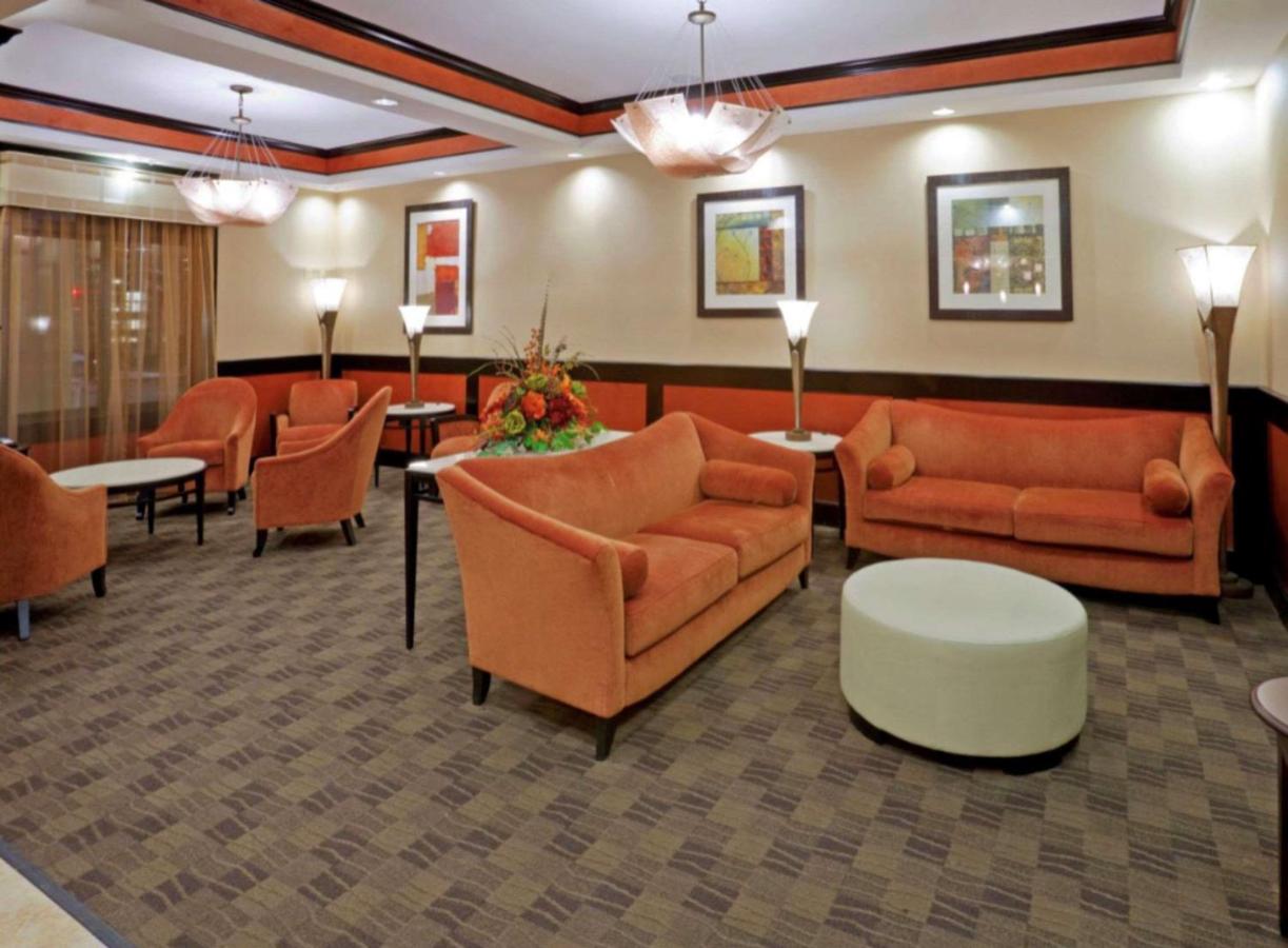  | Holiday Inn Express Hotel & Suites Dallas Central Market Ctr