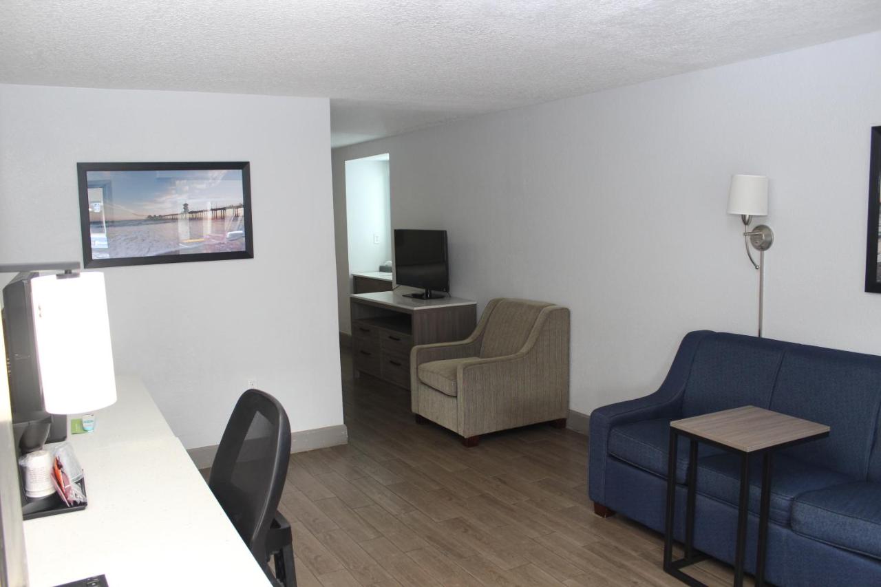 Queen Suite with Sofa and City View - Non-Smoking at La Quinta Inn & Suites by Wyndham Oceanfront Daytona Beach