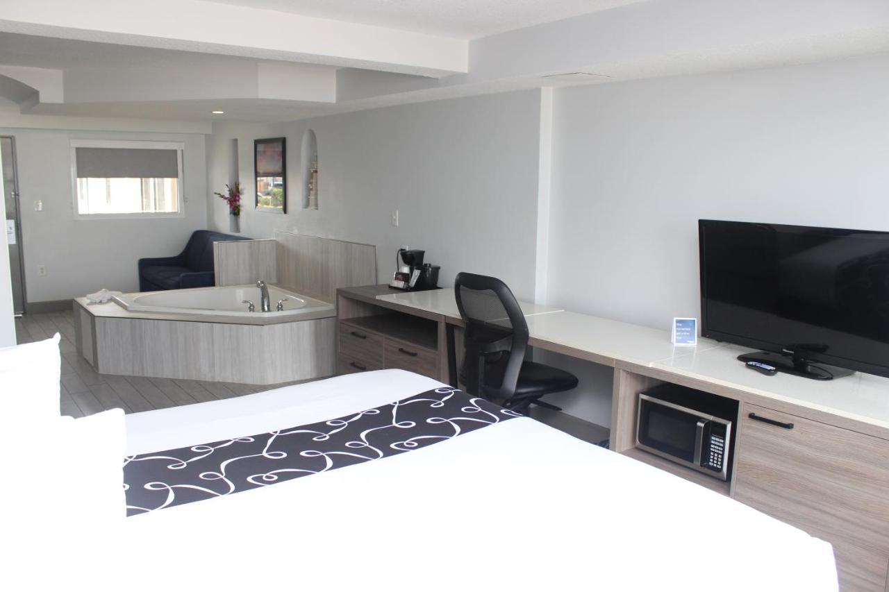 Oceanfront King Suite with Jettet Tub - Non-Smoking at La Quinta Inn & Suites by Wyndham Oceanfront Daytona Beach