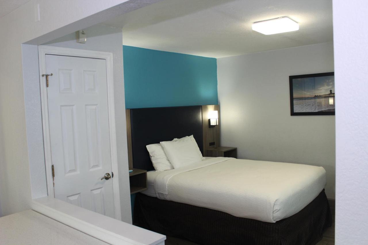 Partial Split Queen Suite with City View - Non-Smoking at La Quinta Inn & Suites by Wyndham Oceanfront Daytona Beach