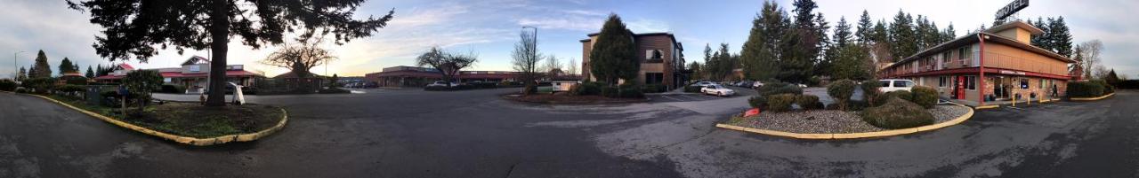 | Smokey Point Motor Inn
