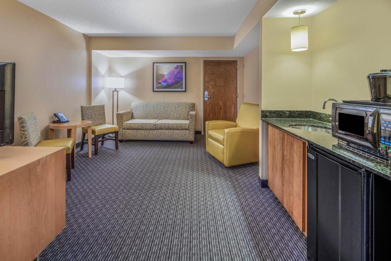 Deluxe King Suite - Non-Smoking at La Quinta Inn & Suites by Wyndham Naples Downtown