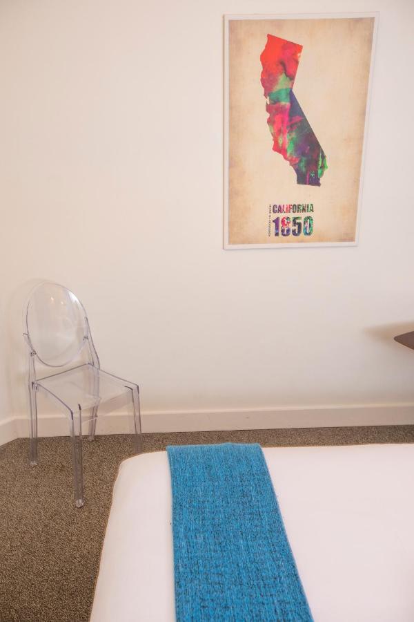 Queen Room with Shared Bathroom at 1906 Mission
