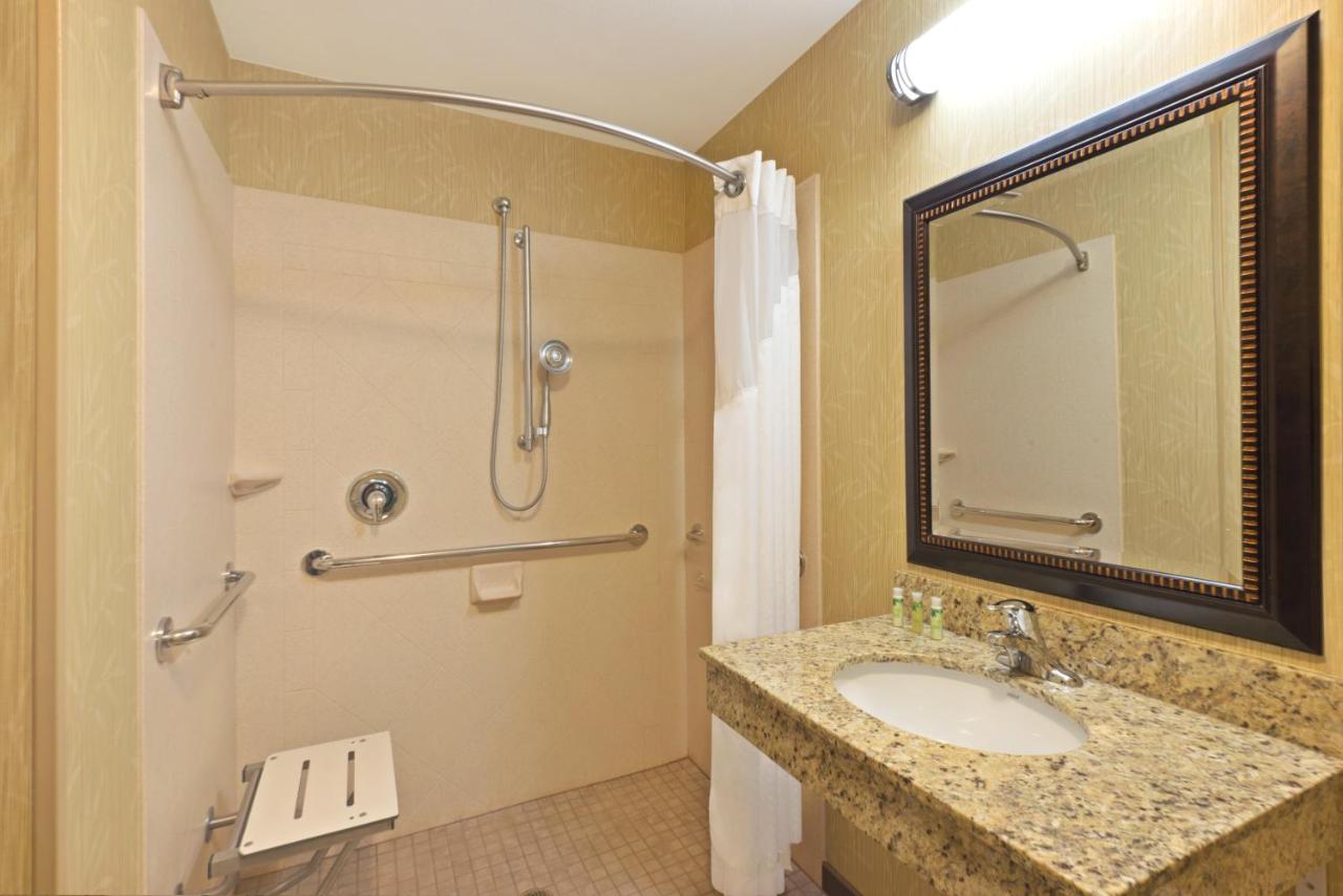 King Room - Mobility Access/Roll in Shower - Non-Smoking at Holiday Inn Express Hotel & Suites Richfield by IHG