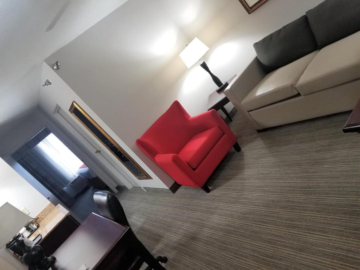One-Bedroom King Suite with Sofa Bed at Country Inn & Suites by Radisson, Moline Airport