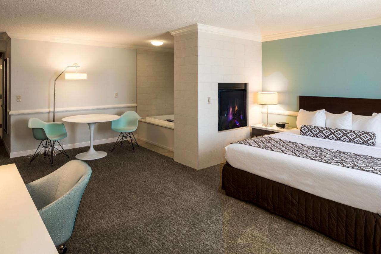 | Crowne Plaza Suites Pittsburgh South