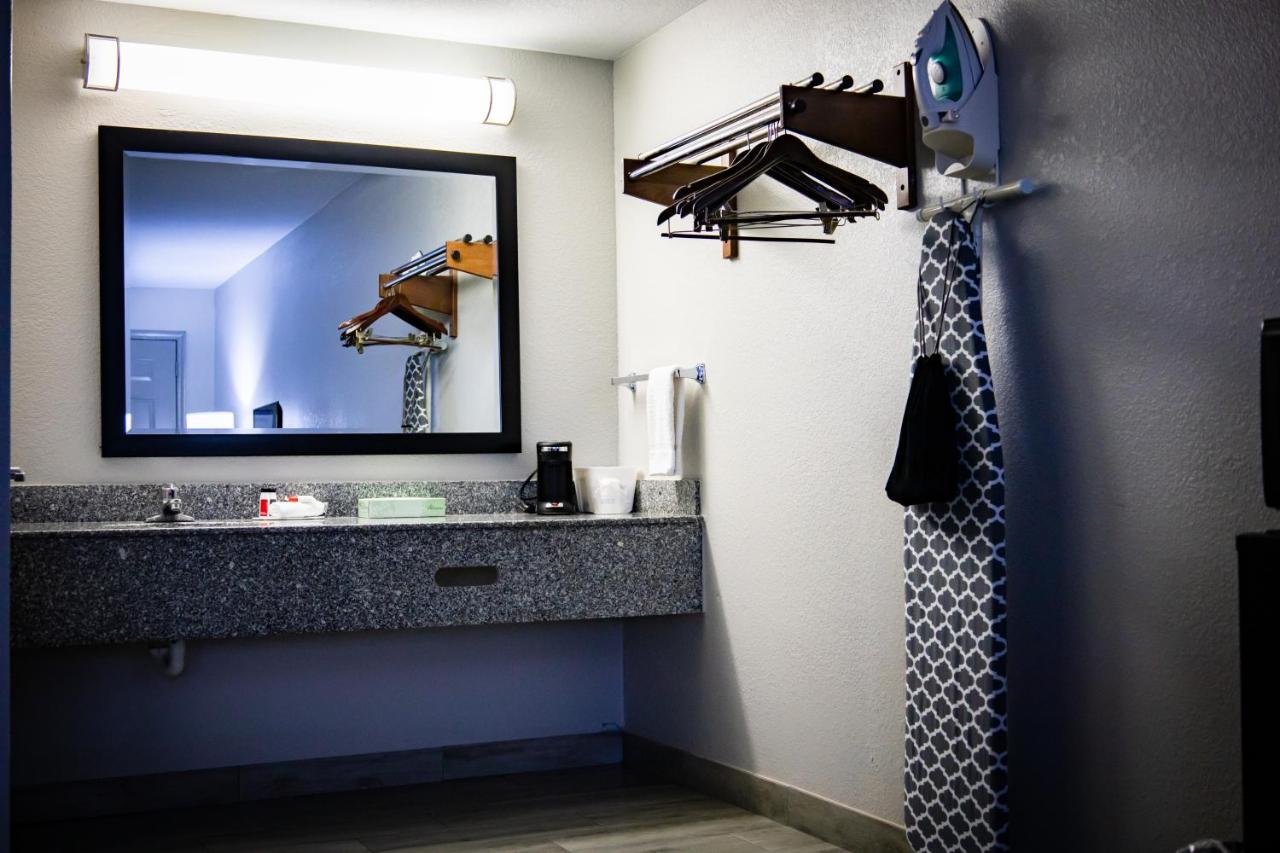 King Room - Disability Access - Non-Smoking at Days Inn by Wyndham Wagoner