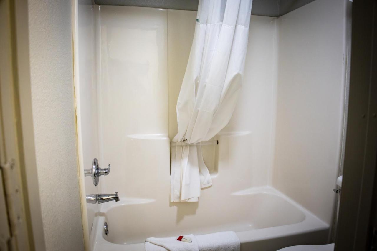 King Room - Disability Access - Non-Smoking at Days Inn by Wyndham Wagoner