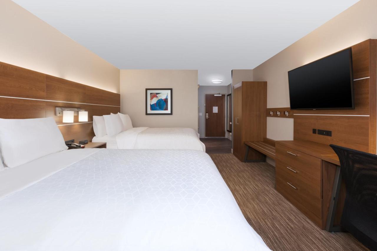 | Holiday Inn Express & Suites - Cedar Springs - Grand Rapids N, an IHG Hotel