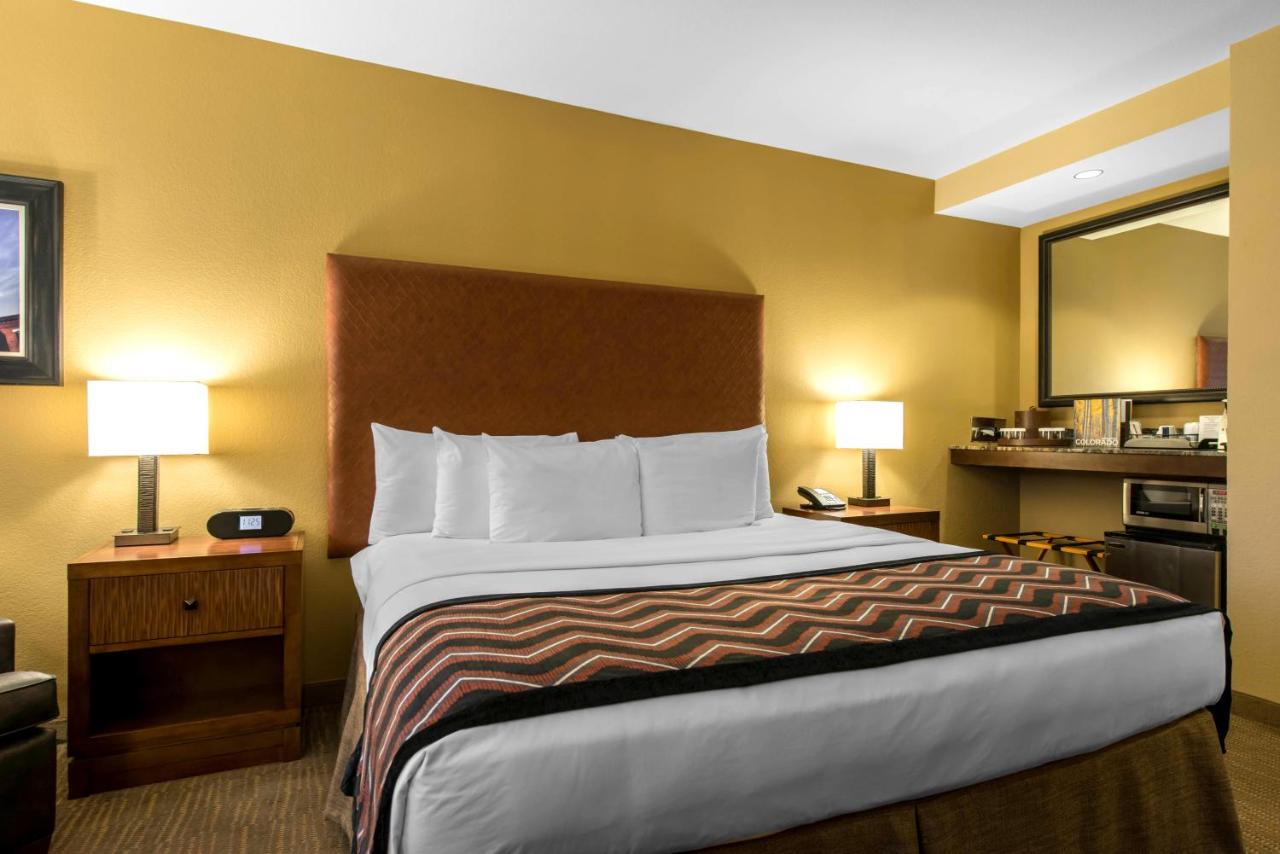 King Room with Roll-In Shower - Accessible/Non-Smoking at The Golden Hotel, an Ascend Collection Hotel