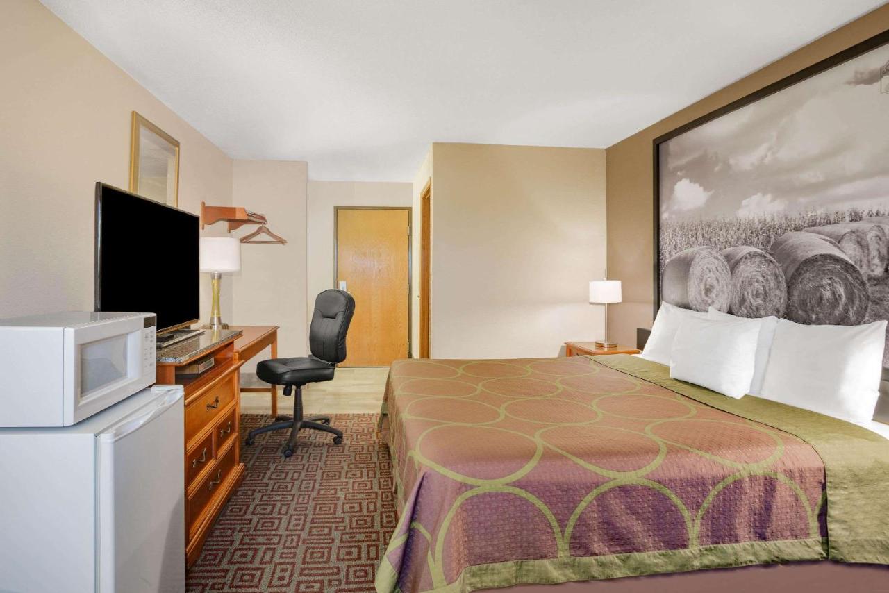 King Room - Non-Smoking at Super 8 by Wyndham Fort Madison