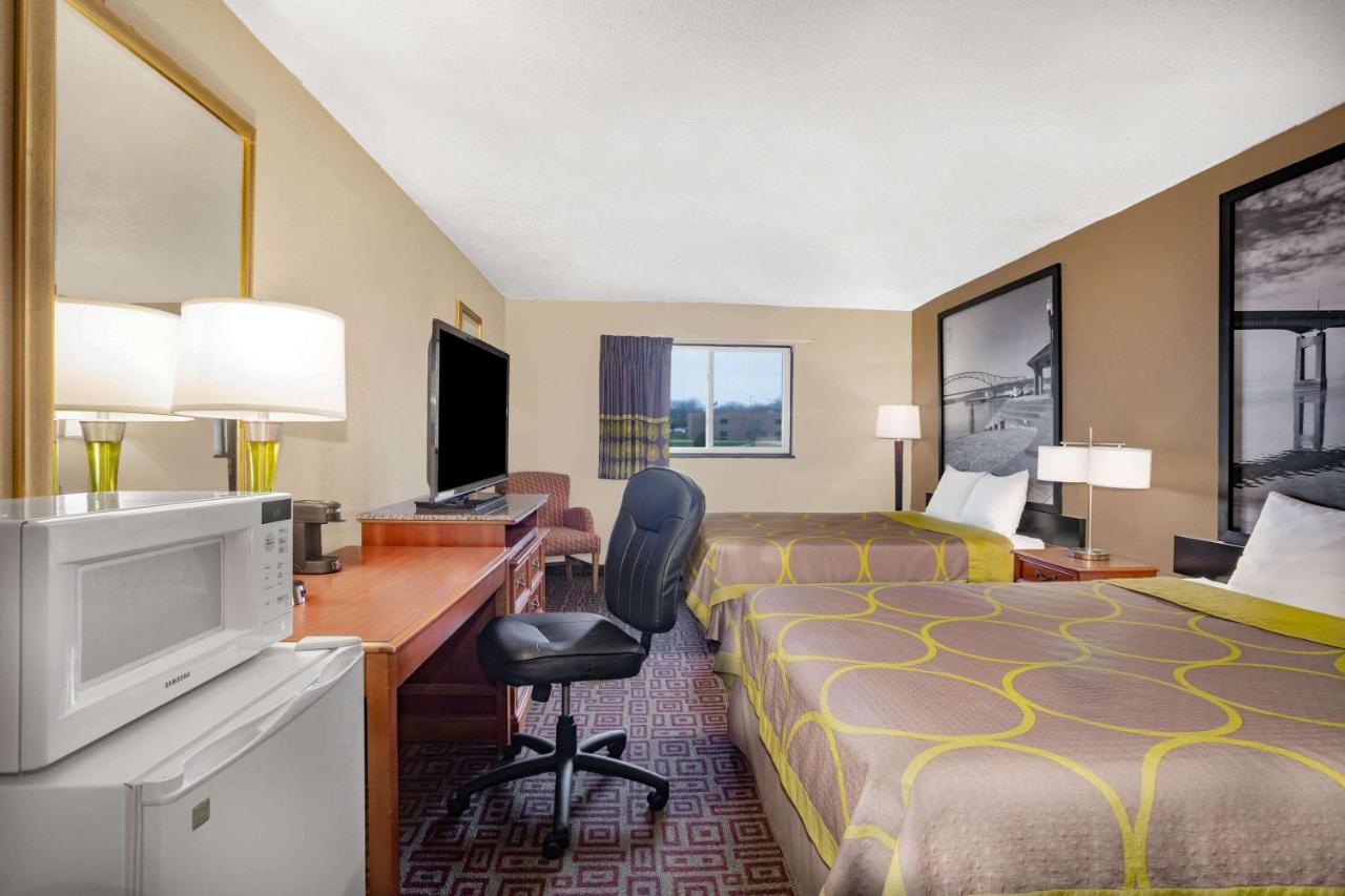 Double Room with Two Double Beds - Smoking at Super 8 by Wyndham Fort Madison