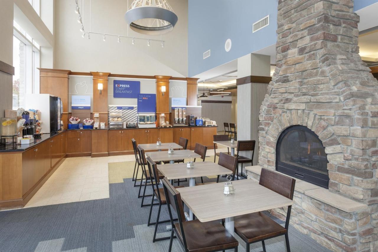 | Holiday Inn Express Hotel & Suites East End, an IHG Hotel