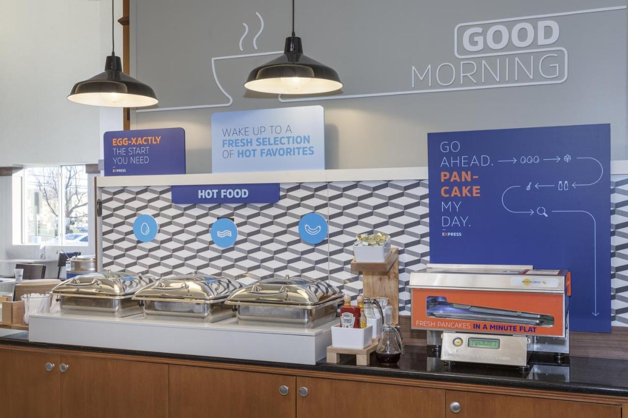 | Holiday Inn Express Hotel & Suites East End, an IHG Hotel
