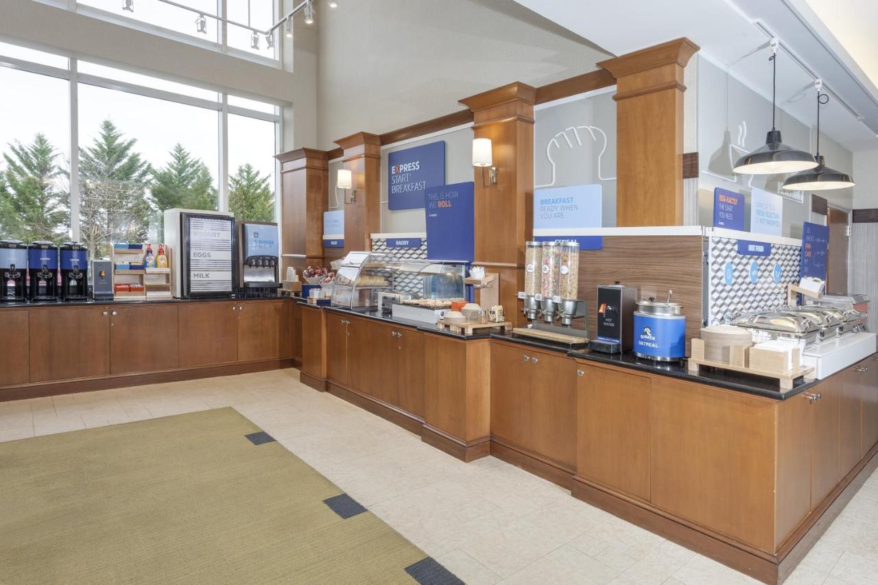 | Holiday Inn Express Hotel & Suites East End, an IHG Hotel