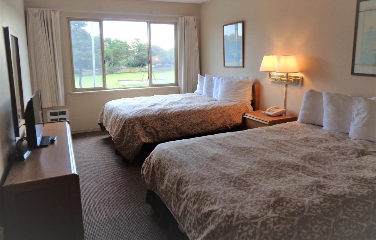 Deluxe Queen Room at The Polynesian Resort