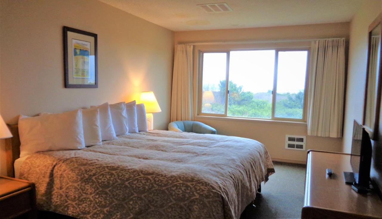 King Suite with Sea View at The Polynesian Resort