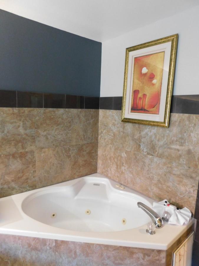 Deluxe King Studio Suite - Non-Smoking at Days Inn & Suites by Wyndham Downtown Gatlinburg Parkway
