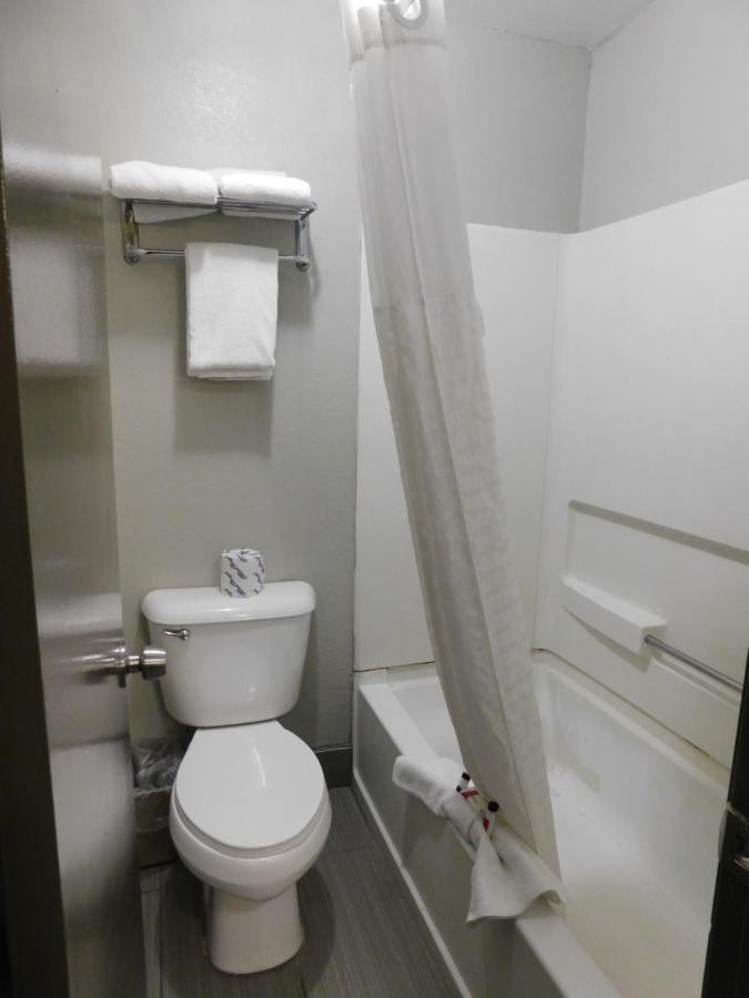 Deluxe Room, 2 Queen Beds, Non Smoking, Fireplace at Days Inn & Suites by Wyndham Downtown Gatlinburg Parkway