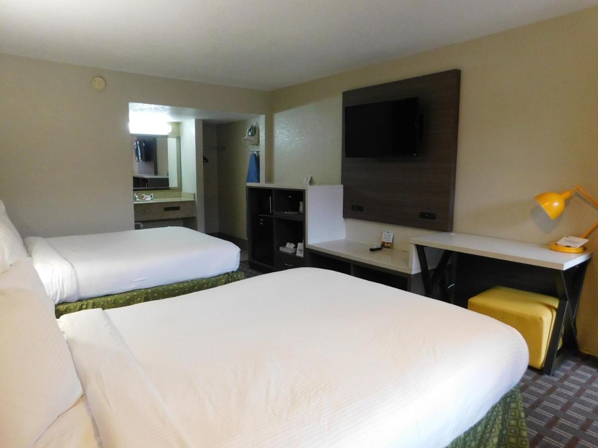 Standard Room, 2 Queen Beds, Non Smoking at Days Inn & Suites by Wyndham Downtown Gatlinburg Parkway