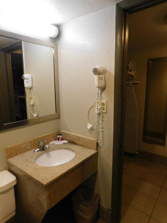 Deluxe Room, 1 King Bed, Non Smoking, Balcony at Days Inn & Suites by Wyndham Downtown Gatlinburg Parkway