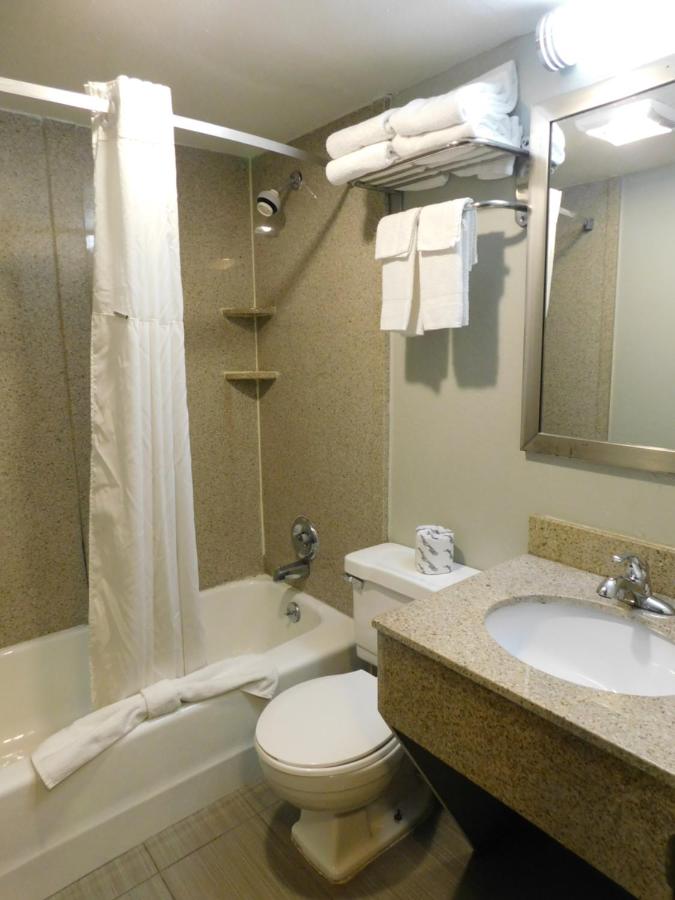 Deluxe Room, 1 King Bed, Non Smoking, Balcony at Days Inn & Suites by Wyndham Downtown Gatlinburg Parkway