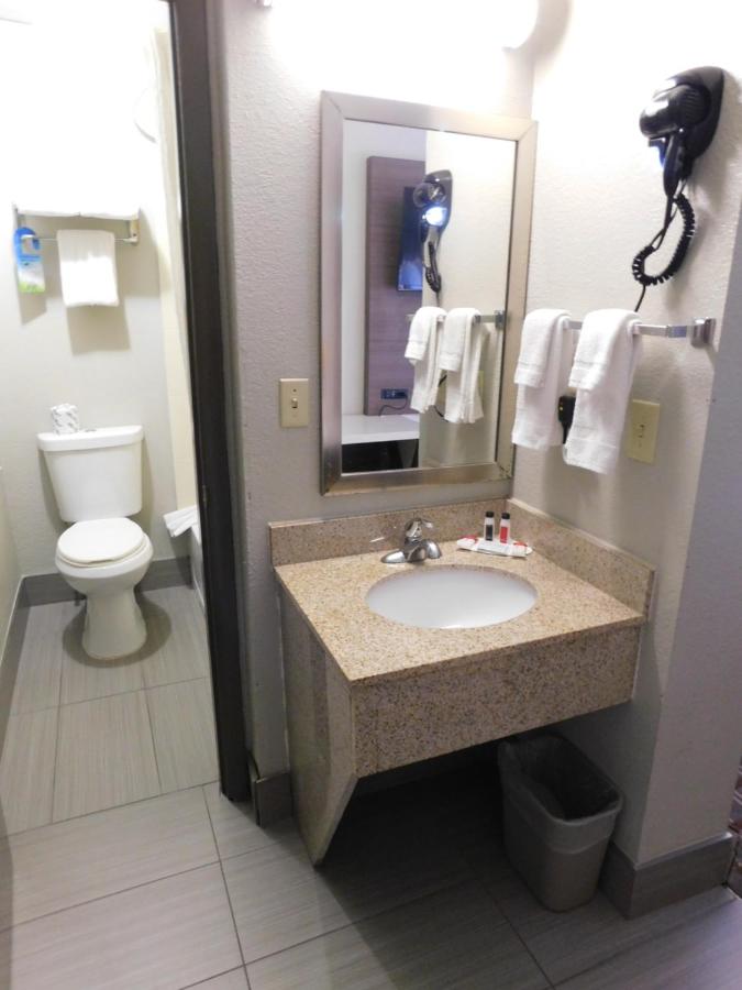 Standard Room, 1 King Bed, Non Smoking at Days Inn & Suites by Wyndham Downtown Gatlinburg Parkway