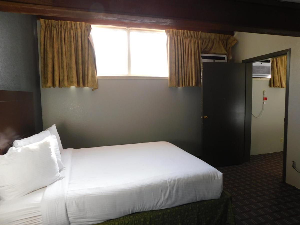 Triple Suite - Non-Smoking at Days Inn & Suites by Wyndham Downtown Gatlinburg Parkway