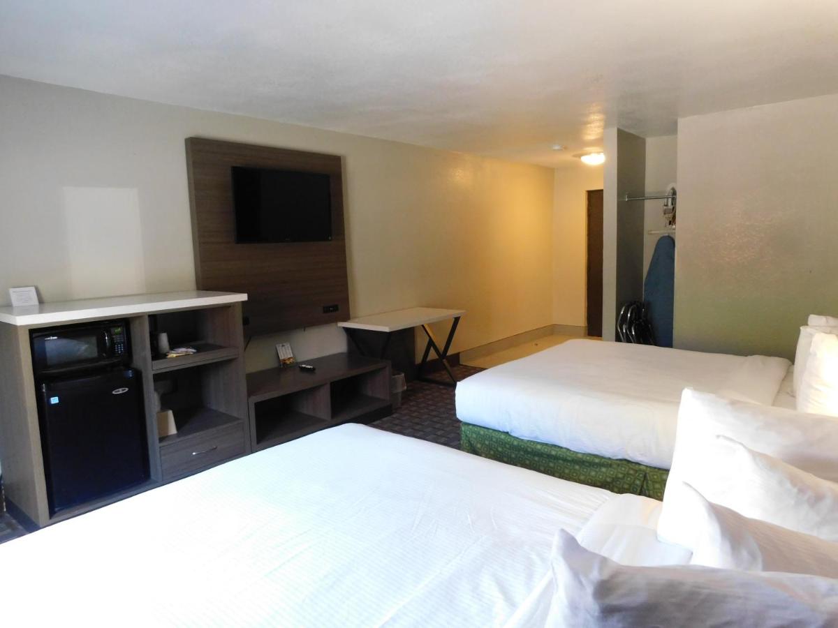 Standard Room, 2 Queen Beds, Accessible, Non Smoking at Days Inn & Suites by Wyndham Downtown Gatlinburg Parkway