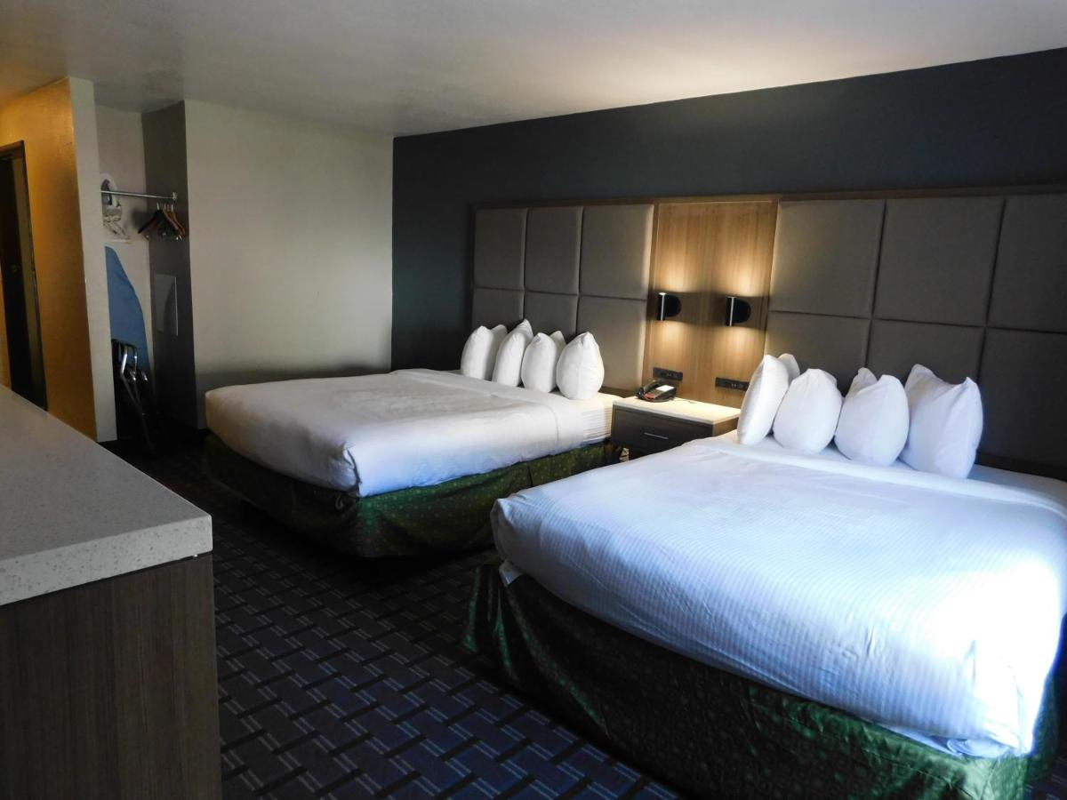 Standard Room, 2 Queen Beds, Accessible, Non Smoking at Days Inn & Suites by Wyndham Downtown Gatlinburg Parkway